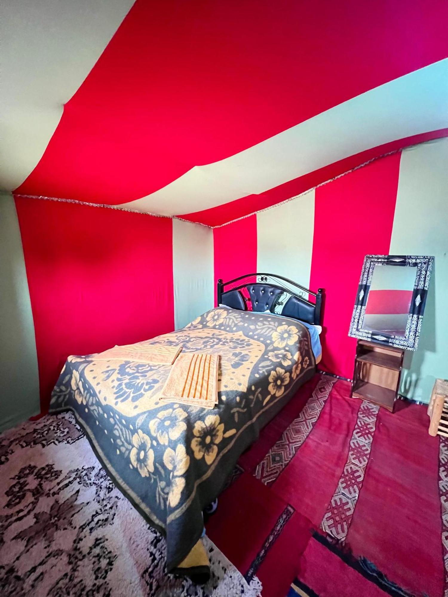 Camp Mbark Authentic Hotell M'Hamid Exteriör bild